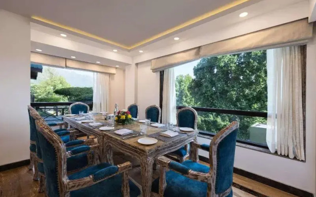 R K Sarovar Portico Hotel