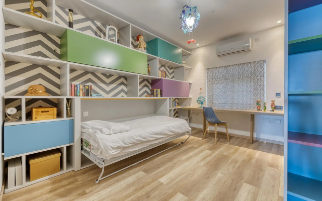 Superb Seafront Family Apartment