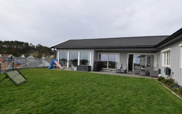 StayPlus Huge Family Home