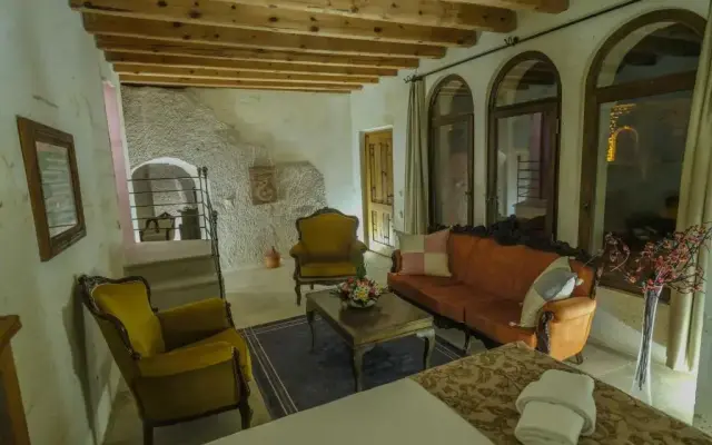 Kalsedon Cave Suites