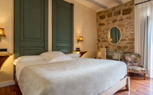 Hotel  YIT La Casona del Arco
