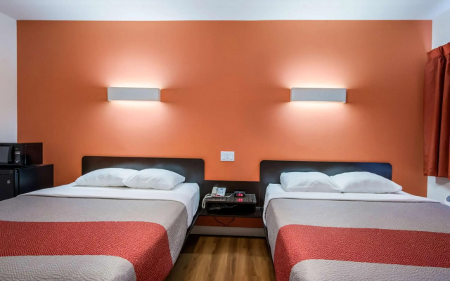 Motel 6 Sudbury, ON