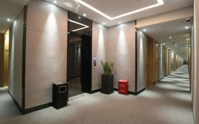 Frst Yizhu Hotel (Shanghai Lujiazui Changyi Road Subway Station)