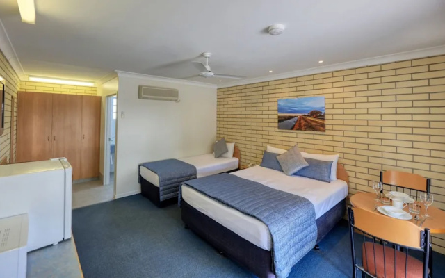 Riverland Motor Inn & River's Restaurant