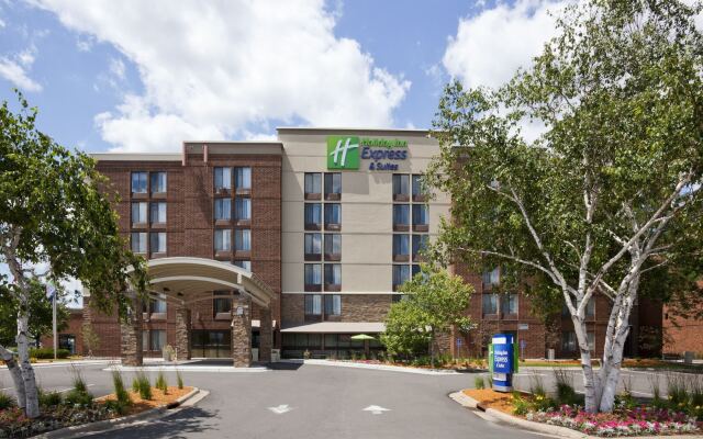 Отель Holiday Inn Express & Suites Bloomington - Mpls Arpt Area West Блумингтон вид на фасад