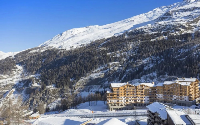 Alpine Stay w/ Spa + Views