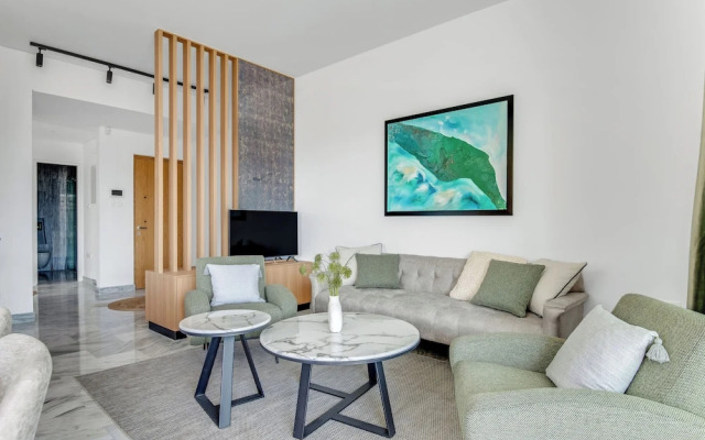 Sanders Olive - Chic 2-bdr Apt With Shared Pool