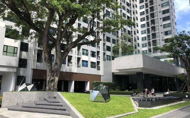 Отель The Base Pattaya Паттайя вид на фасад