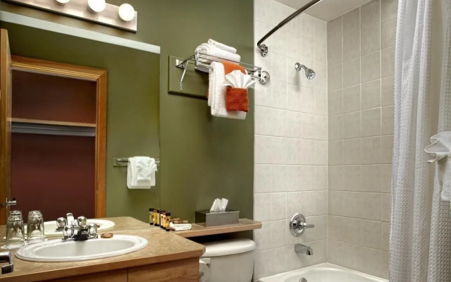 Windtower Lodge & Suites