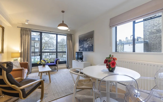 Modern 2BR flat minutes from Kensington Gardens
