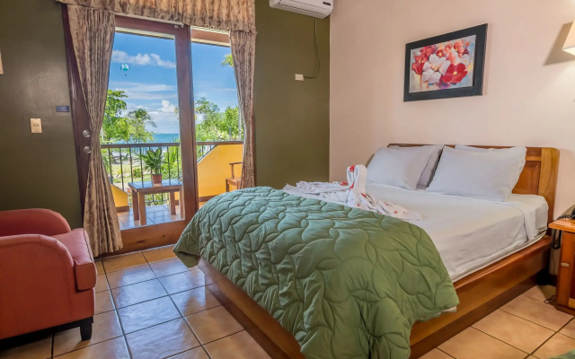 Backpackers Manuel Antonio