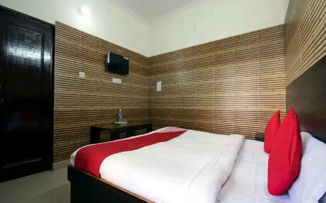 OYO 22932 Hotel Shiv Shanker