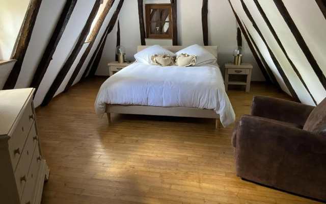 Traditional holiday home in Altillac with private pool