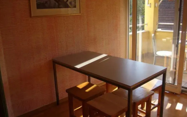 Ravnice Youth Hostel