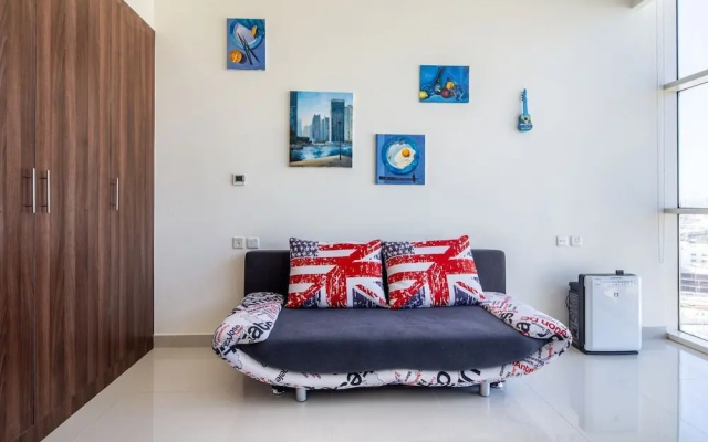 Premier 2BR Apartment in JVC Community - Sleeps 5!