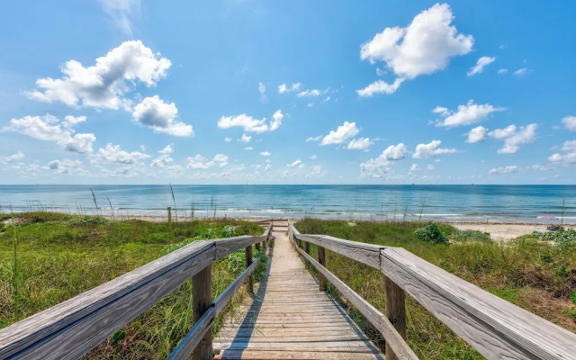 Gulf Breeze by Silver Sands Vacation Rentals