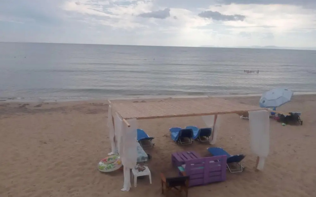 Maritinas Stone House & Apartment On The Beach