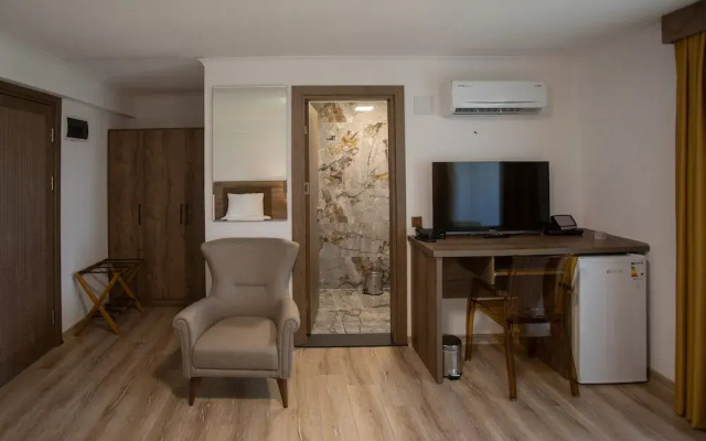 E87 Highway Otel