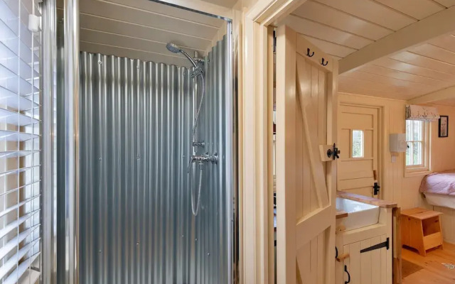 Glamping in Northamptonshire Near Cotswolds