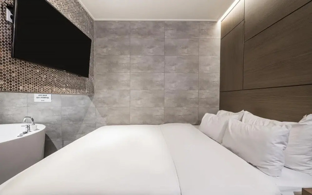 Jinju Hotel Seven