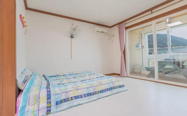 Geoje Flora Pension