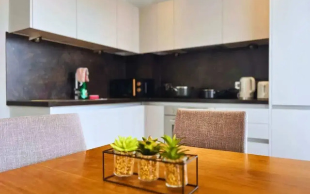 Joyful - 2 Ensuite Flat in M15