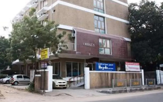 14 Square Lloyds Road