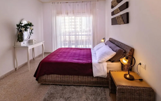 Fuengirola Centre - Modern 2BR Apartment -one Step to Everything