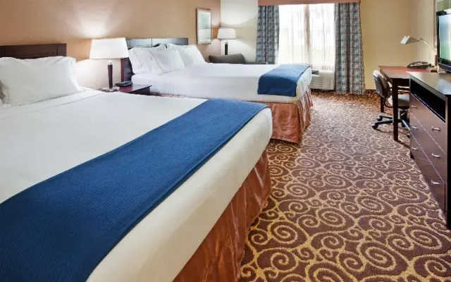 Holiday Inn Express Hotel & Suites Kansas City - Grandview