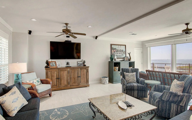Channelview 305