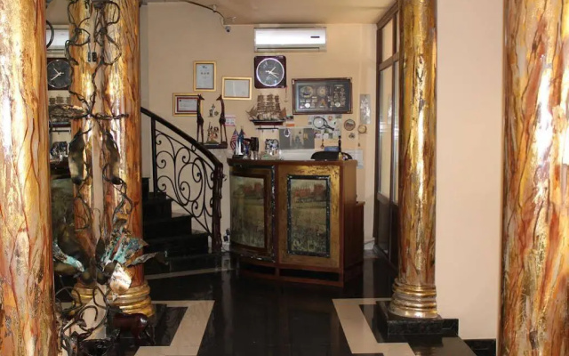 Отель Elegant