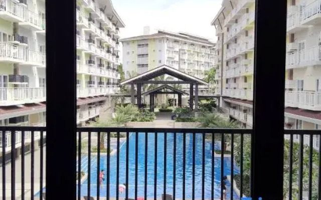 Furnished one bedroom condo near airport