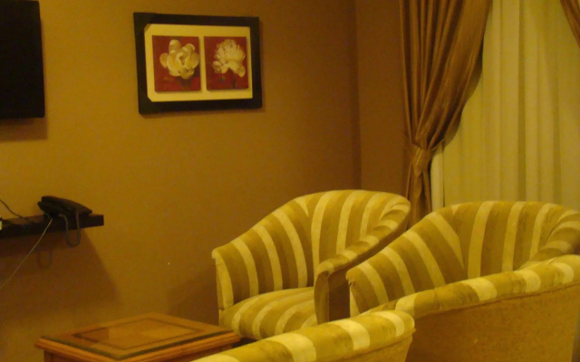 Golden Park Apartment