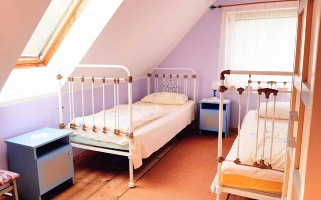 Large, Comfortable Holiday Home Near the Lake