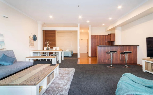 Waterfront Seaview Apt Hotel