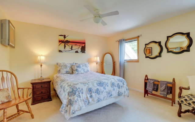 'lockes Glen' - Lakefront Geneva Getaway w/ Dock!