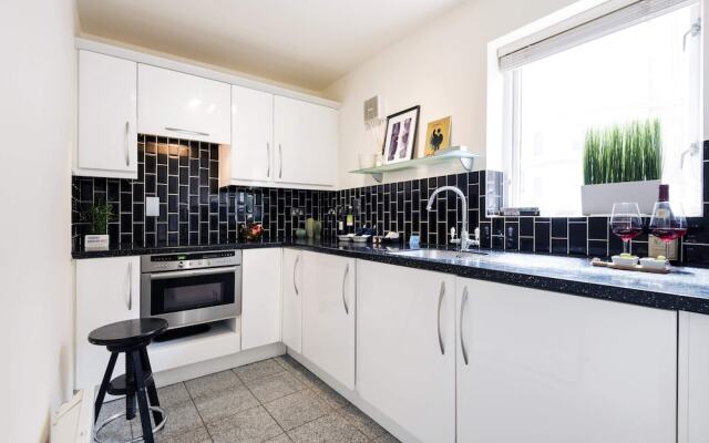 Апартаменты Bright Charing Cross Apartment Лондон