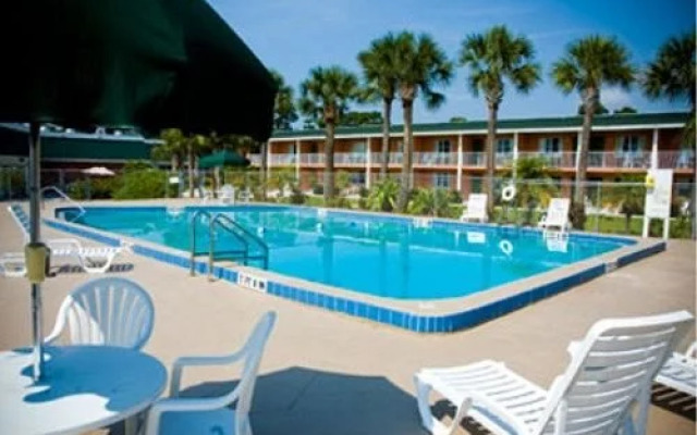 Indian Harbour Beachside Hotel