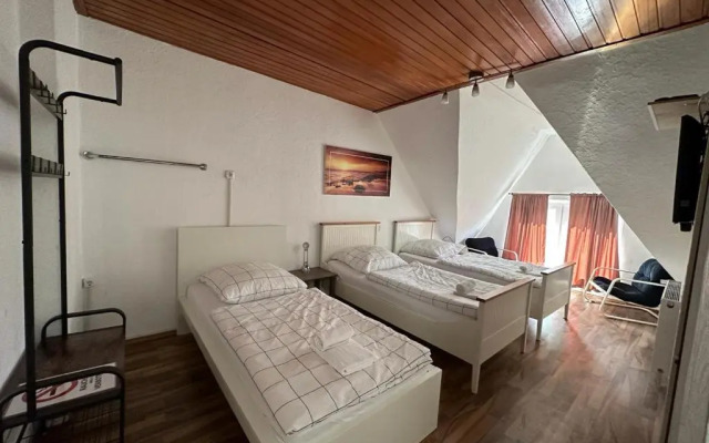 Eva's Hostel - Self Check-In & Only Private Rooms