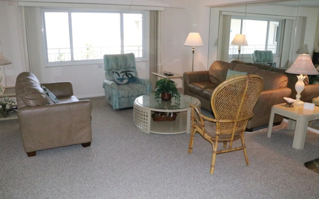 Jamaica Royale 703 - 2 Br Condo