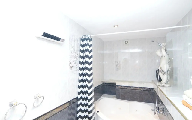 Luxurious Villa in La Escuera with Swimming Pool