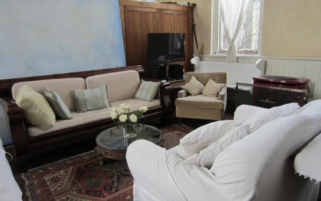 Church Des Artistes Guest House