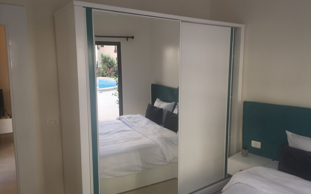 Chic Stylish Spacious Apt Poolside, Smarttv & Wifi