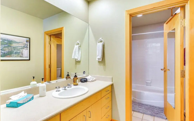 Ski-in/ Out Solitude Ski Village Condo w/ Hot Tub
