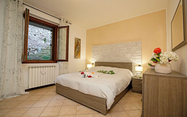 Borgo Degli Ulivi shared pool- 200m lake