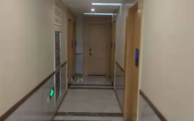 F1 Business Hotel (Shanghai Xinhua Hospital)