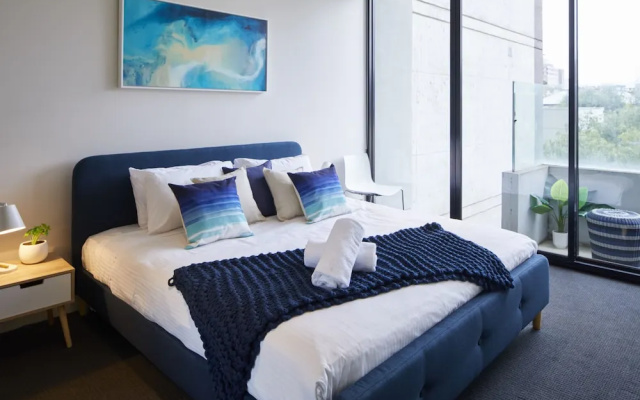 Apt Walking Distance to MCG & Epworth Hospital
