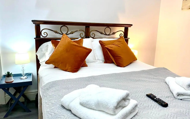 Warley House 4 Bed -Blackpool North -Family House