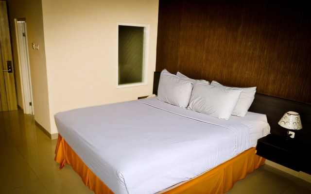 De Resort Hotel and Convention