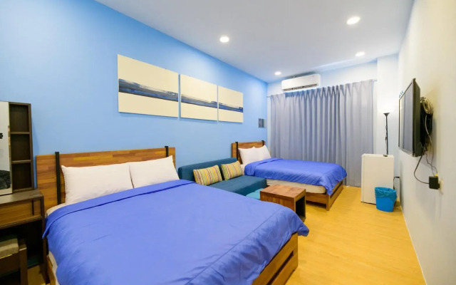 Summer Sea Hostel